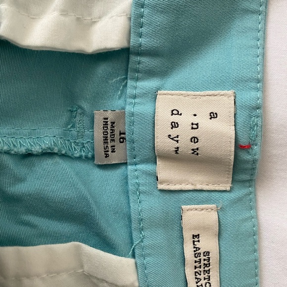 Shorts - Picture 4 of 4